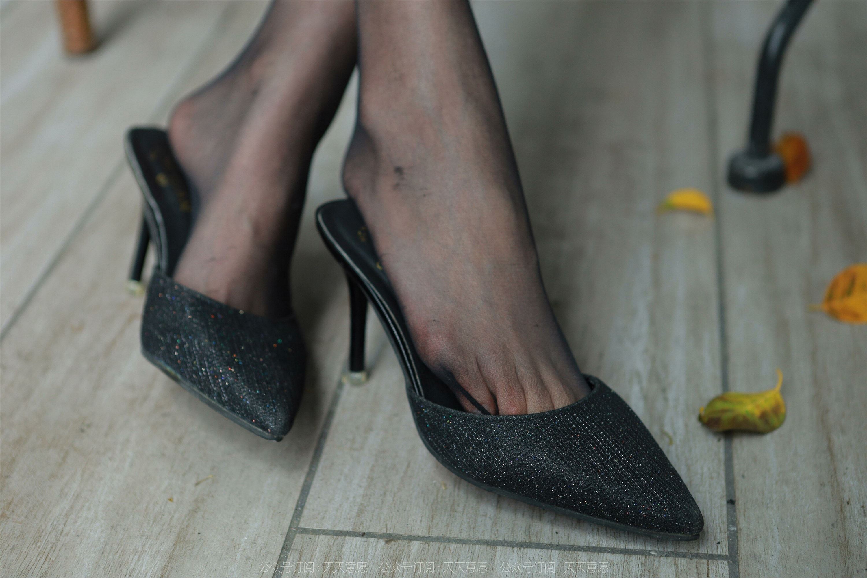 IESS异思趣向  2022.05.15 丝享家 1089：小宝《黑丝黑衬衣》